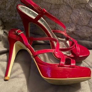 Like new.  Gianni Bini red heels size 8.